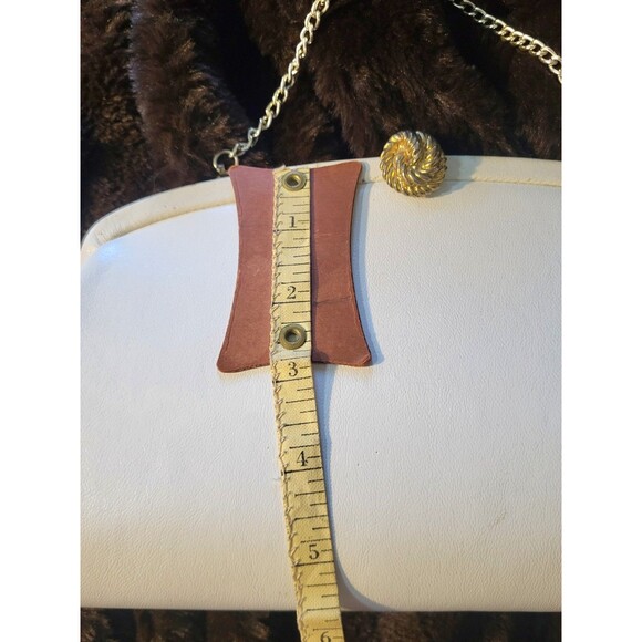 Classic Vintage 60s Whte Hinged Clutch Mod GoGo Bridal Handbag With Chain - Picture 10 of 15
